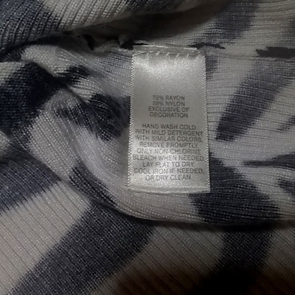 White House Black Market Sweater - Picture 5 of 5